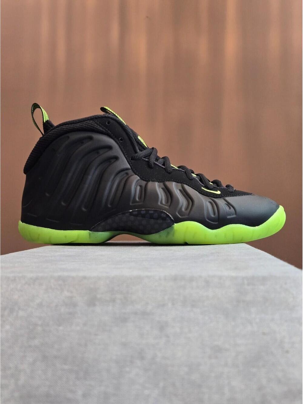 Nike Foamposite One - Black Volt Green (HF0977-001) Size 7Y Women's 8.5 NIB